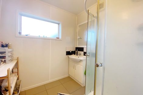 Photo of property in 43 Hutchinson Avenue, New Lynn, Auckland, 0600