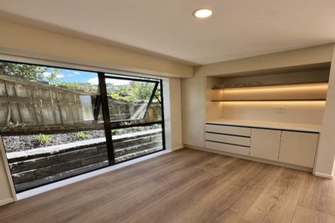 Photo of property in 2b Van Dyke Place, West Harbour, Auckland, 0618