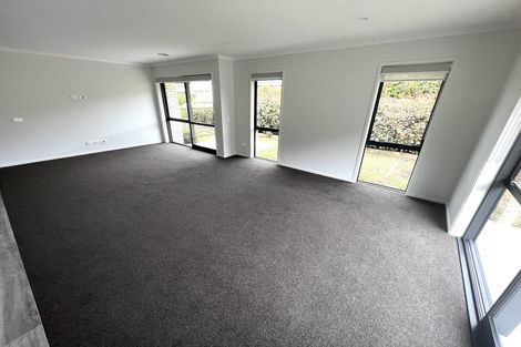 Photo of property in 4 Mooring Close, Whitby, Porirua, 5024