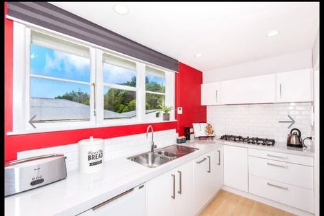 Photo of property in 37a Victory Crescent, Tawa, Wellington, 5028