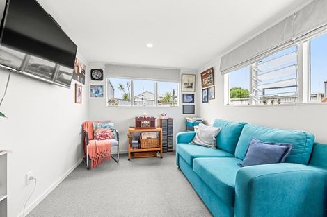 Photo of property in 1 Colenso Place, Otaki Beach, Otaki, 5512