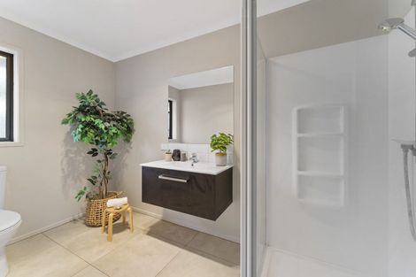 Photo of property in 3 Mooring Close, Whitby, Porirua, 5024