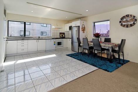 Photo of property in 20/1 Briar Way, New Lynn, Auckland, 0600