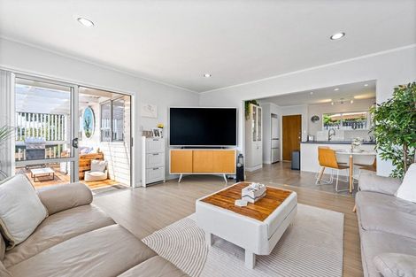 Photo of property in 27 Arlette Place, Massey, Auckland, 0614