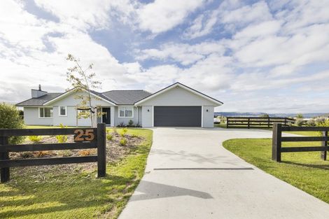 Photo of property in 25 Hartwell Drive, Kelvin Grove, Palmerston North, 4470