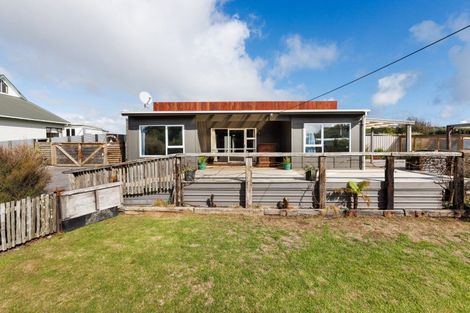 Photo of property in 1927 Parewanui Road, Parewanui, Bulls, 4894