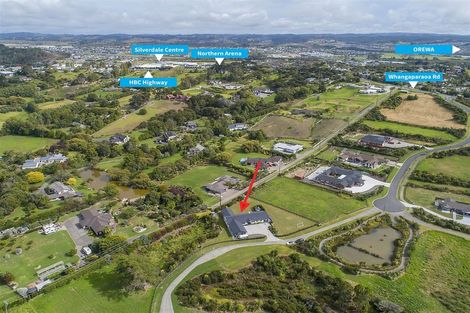 Photo of property in 4 Loretta Place, Red Beach, 0932