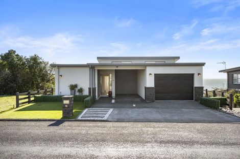 Photo of property in 16 Crispe Road, Clarks Beach, 2122