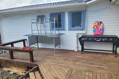 Photo of property in 16 Montmere Avenue, Te Atatu Peninsula, Auckland, 0610