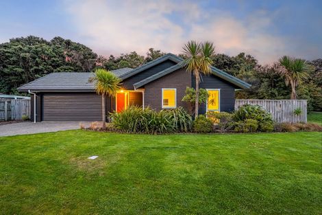 Photo of property in 1 Banks Boulevard, Whitby, Porirua, 5024