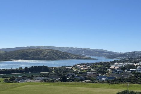 Photo of property in 37 Rakiura Crescent, Aotea, 5024