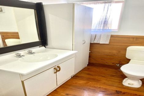 Photo of property in 2/47 Greenslade Crescent, Northcote, Auckland, 0627