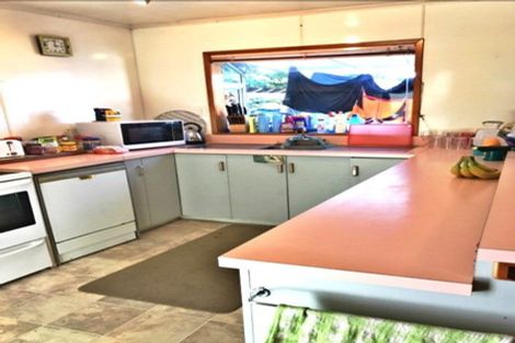 Photo of property in 16 Roberts Road, Te Atatu South, Auckland, 0610