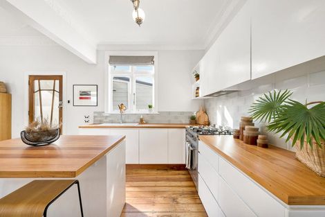 Photo of property in 187 Onepu Road, Lyall Bay, Wellington, 6022