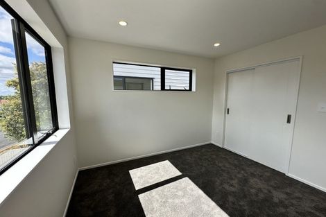 Photo of property in 2b Van Dyke Place, West Harbour, Auckland, 0618