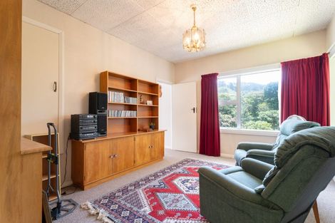 Photo of property in 25 Lyndhurst Road, Tawa, Wellington, 5028