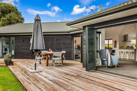Photo of property in 19 Hamurana Place, Te Atatu Peninsula, Auckland, 0610