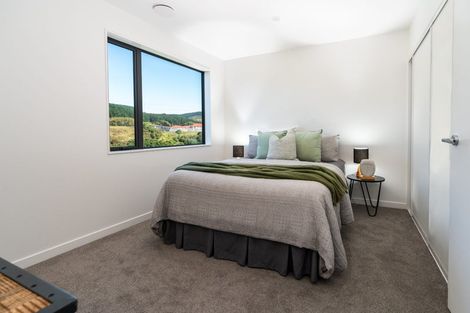 Photo of property in 84 Ara Paiwhenua, Tawa, Wellington, 5028