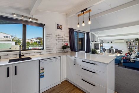 Photo of property in 11 Browning Crescent, Owhata, Rotorua, 3010