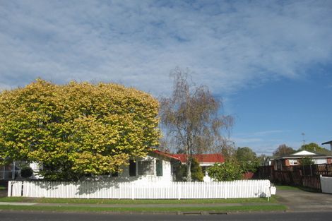 Photo of property in 87 Cascades Road, Pakuranga Heights, Auckland, 2010