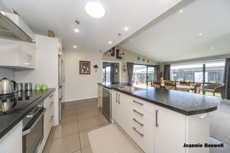 Photo of property in 5 Levi Place, Kelvin Grove, Palmerston North, 4414