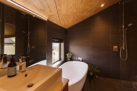 Photo of property in 14 Caithness Court, Jacks Point, Queenstown, 9371
