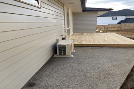 Photo of property in 35 Maraeariki Avenue, Orewa, 0931