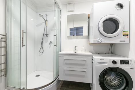 Photo of property in Newman Court Apartments, 2 Newman Terrace, Thorndon, Wellington, 6011