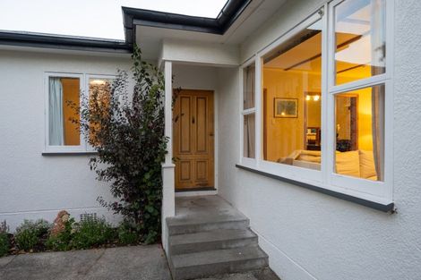 Photo of property in 27 Winston Avenue, Hokowhitu, Palmerston North, 4410