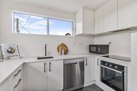 Photo of property in 2/16 Stanley Road, Glenfield, Auckland, 0629