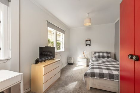 Photo of property in 33 Karepa Street, Brooklyn, Wellington, 6021