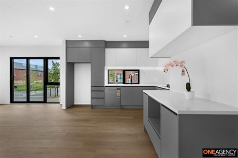 Photo of property in 18 Waimarie Drive, Karaka, 2578