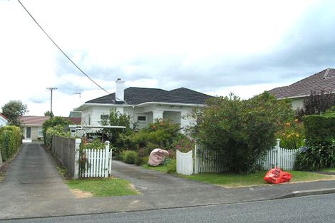 Photo of property in 23 Eversleigh Road, Belmont, Auckland, 0622