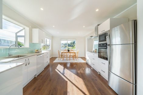 Photo of property in 18 Yarrow Place, Papakowhai, Porirua, 5024