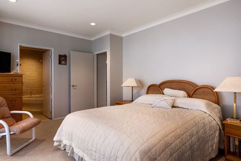 Photo of property in 21 Maunganui Road, Mount Maunganui, 3116