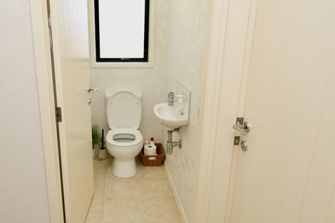 Photo of property in 60 Geneva Terrace, Kelvin Grove, Palmerston North, 4414