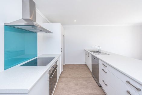 Photo of property in 6 Cross Street, Castlecliff, Wanganui, 4501