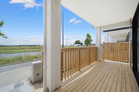 Photo of property in 14 Auranga Drive, Karaka, 2113