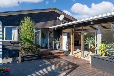 Photo of property in 16 Chilton Drive, Mairehau, Christchurch, 8052