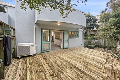 Photo of property in 7 Oak Grove, Mount Cook, Wellington, 6011