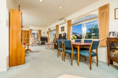 Photo of property in 11 William Souter Street, Forrest Hill, Auckland, 0620