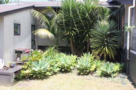 Photo of property in 53 Rua Road, Glen Eden, Auckland, 0602