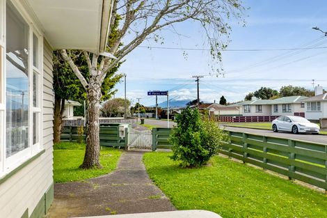 Photo of property in 1 Pacey Avenue, Hawera, 4610