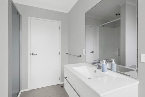 Photo of property in 14 Discovery Place, Marfell, New Plymouth, 4310