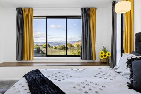 Photo of property in 5 Grandview Lane, Acacia Bay, 3385