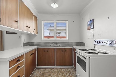 Photo of property in 2/102 Heretaunga Street, Palmerston North, 4414