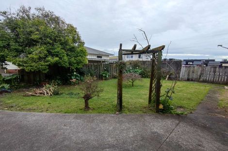 Photo of property in 74 Godley Road, Green Bay, Auckland, 0604