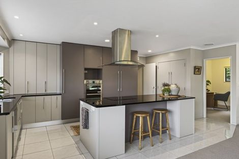 Photo of property in 15 Sandel Rise, Merrilands, New Plymouth, 4312