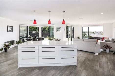 Photo of property in 6 Stonedale Drive, Pukekohe, 2120