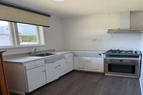 Photo of property in 5 Lynwood Road, New Lynn, Auckland, 0600